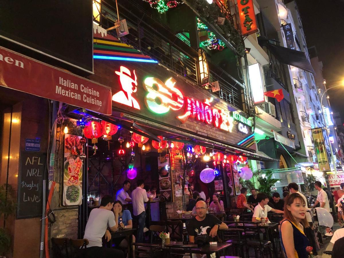 Futuristic Inn Thành Pho Ho Chí Minh Esterno foto